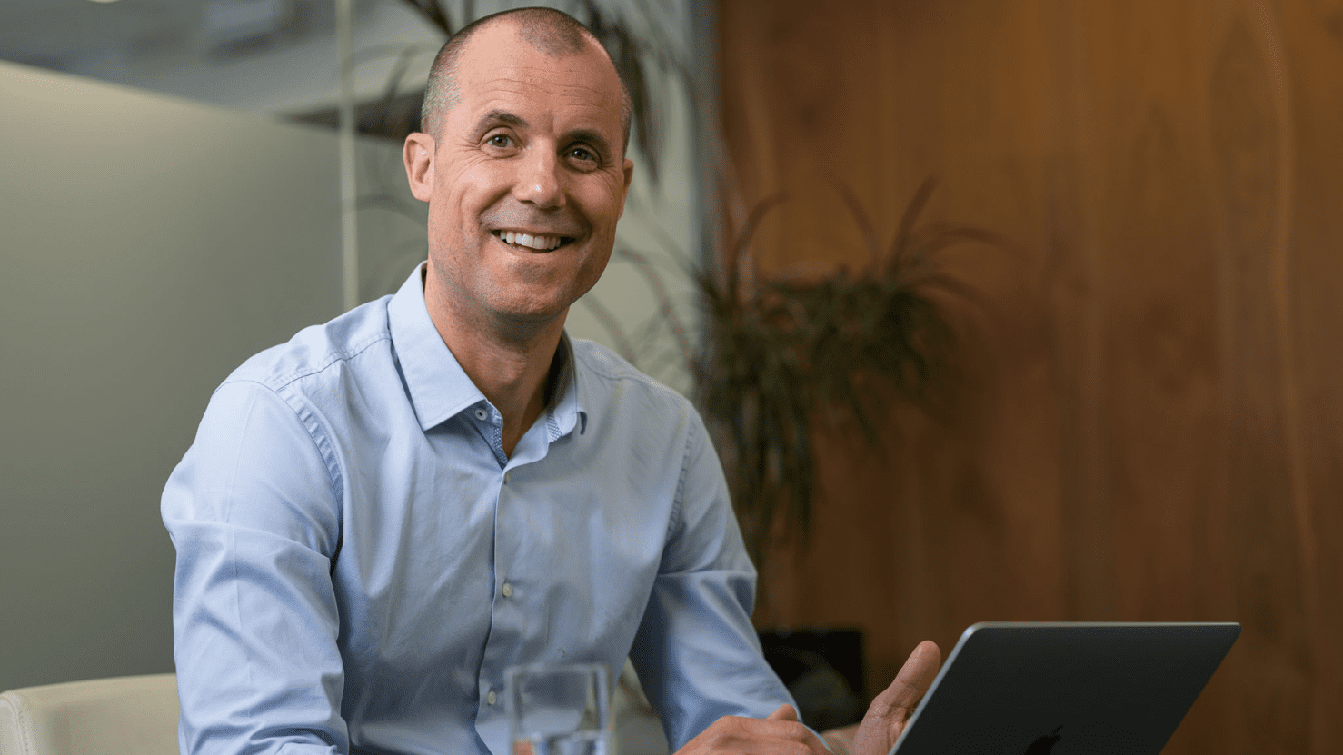 CEO celebrates 25 year milestone with award-winning Northants company